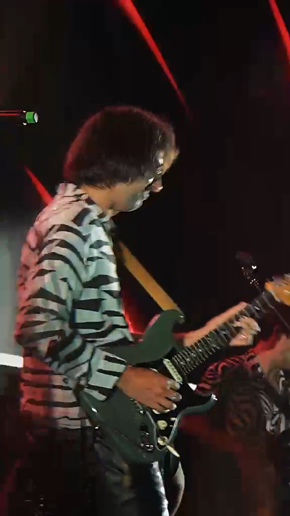 Guitarrista de The Nighters durante una presentación