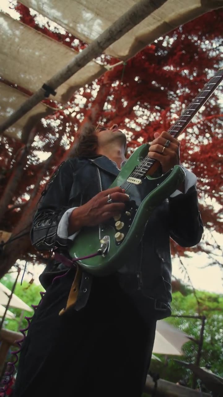 Guitarrista de The Nighters durante una presentación